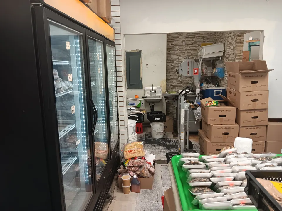Refrigerated section and storage boxes inside Adepa